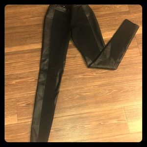 Leggings with leather patches